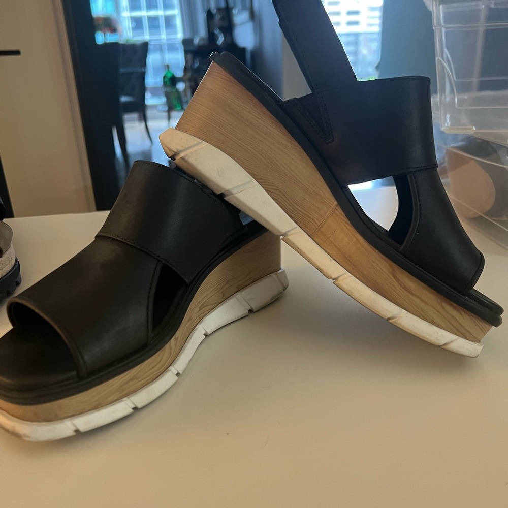 Sorel Black Leather Platform Sandals with Wood-Effect Wedge